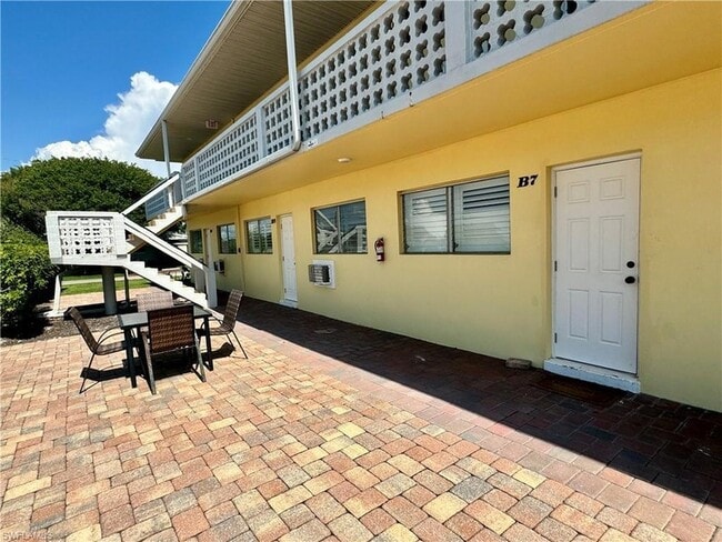 Building Photo - 473 12th Ave S