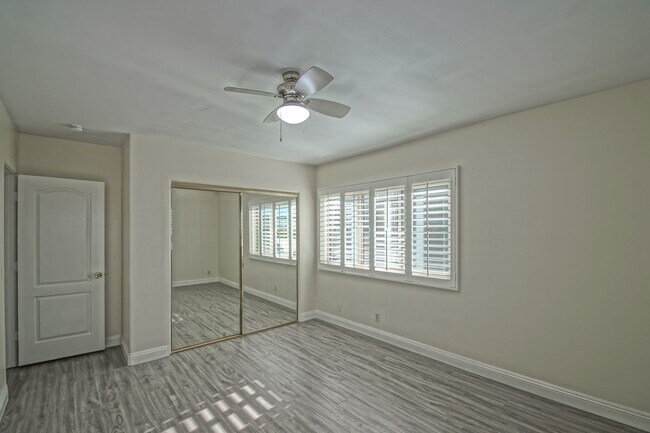 Building Photo - 301 35th St