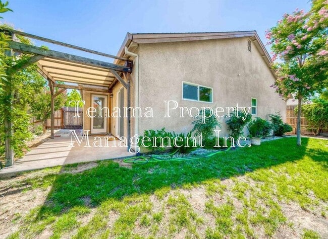 Building Photo - Red Bluff 3 bedroom 2 bathroom with 2 car garage