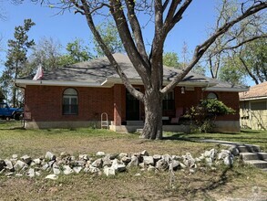 Building Photo - 231 Cross River St