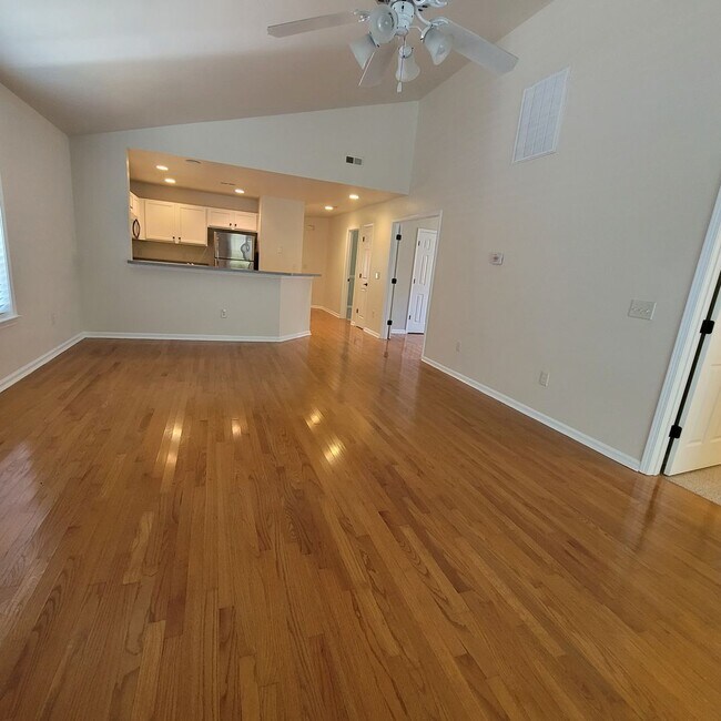Building Photo - Welcome to this beautiful 3 bedroom, 2 bat...