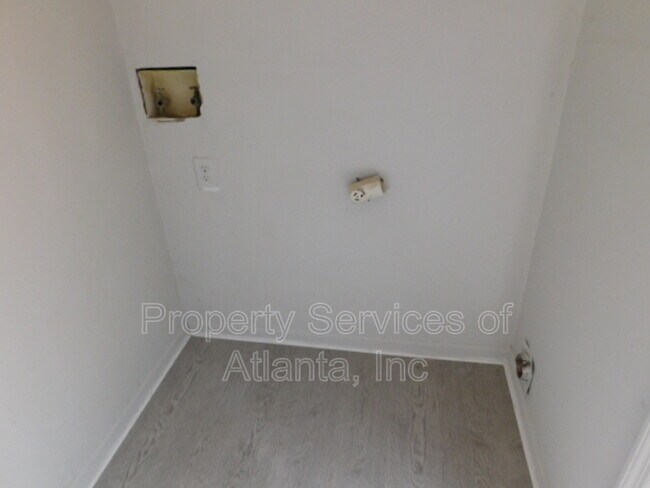 Building Photo - 10137 Waterford Rd NE