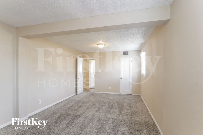 Building Photo - 2929 W Rancho Dr