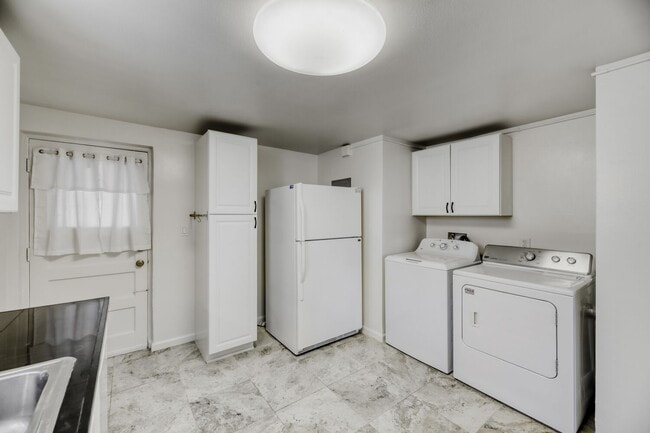 Building Photo - 1890 S Garfield St