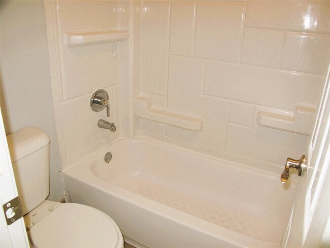 Building Photo - 1263 Ave