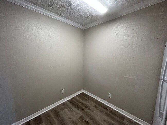 Building Photo - 435 Wymore Rd