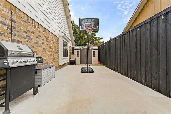 Building Photo - 1208 Kesser Dr