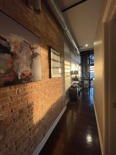 Building Photo - 2545 S Dearborn St