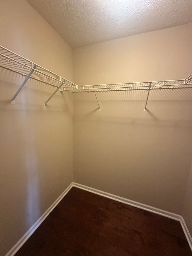 Building Photo - Charming 3-Bed Home with Fenced Yard!