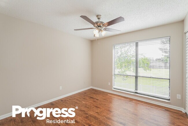 Building Photo - 16111 Gardendale Dr