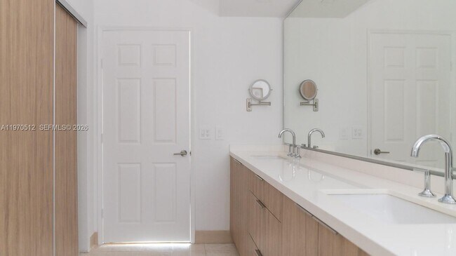 Building Photo - 3370 Hidden Bay Dr