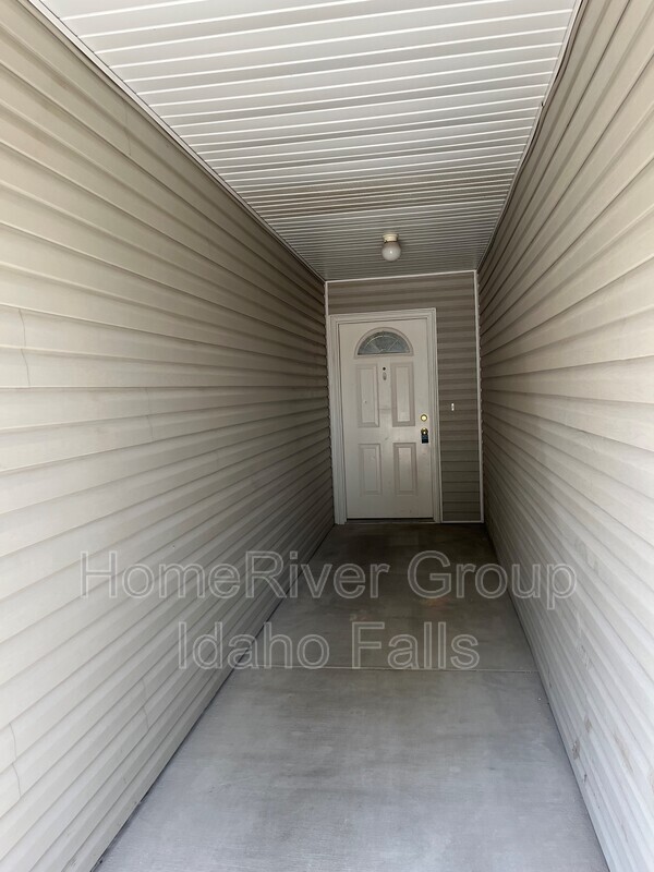 Building Photo - 1537 Canyon Ave
