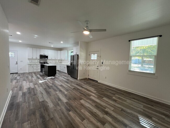 Building Photo - 6150 Franklin St