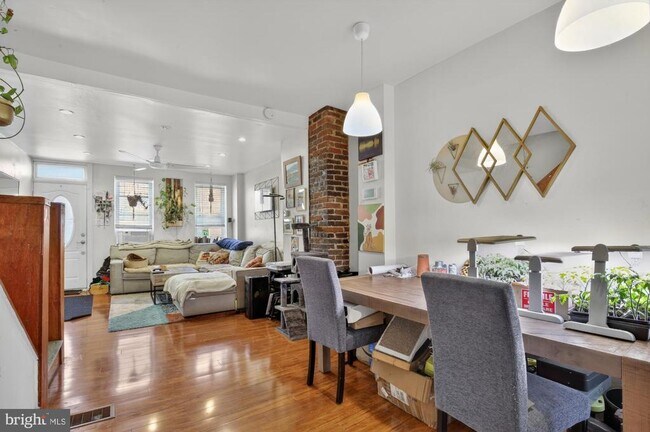 Building Photo - 2443 Amber St