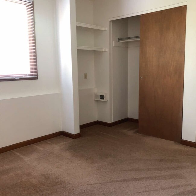 Building Photo - 725 Marigold Ln