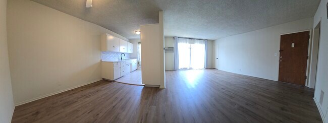 Building Photo - 526 S St Andrews Pl