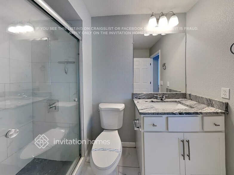 Building Photo - 304 W Alamo Dr