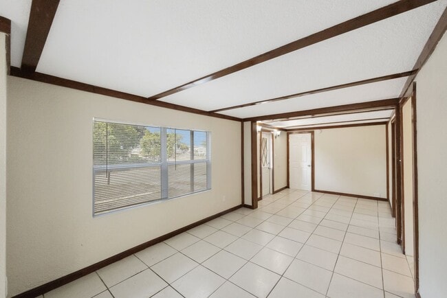 Building Photo - $1600 House on Corner Lot Ready by June 1,...