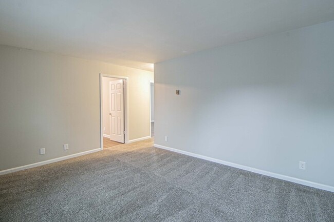 Building Photo - 1436 McCan Dr