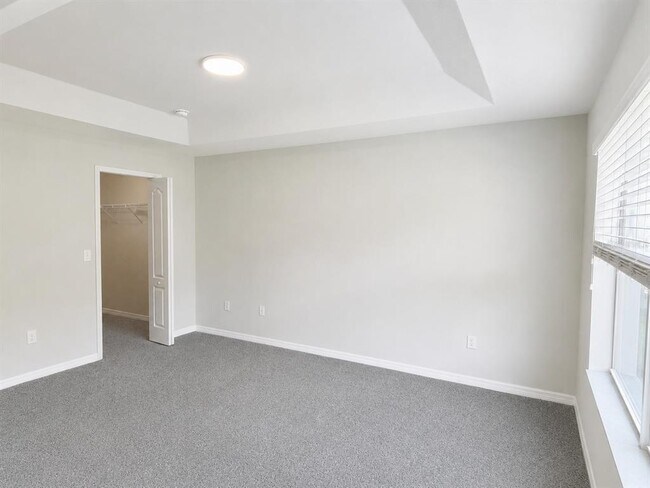 Building Photo - 11155 Savannah Landing Cir