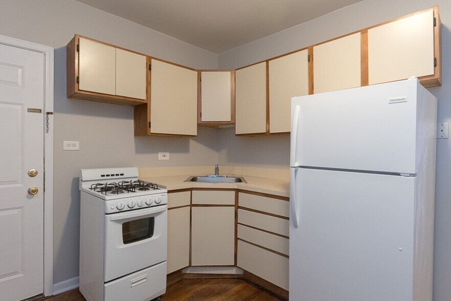 Building Photo - 5748 N Winthrop Ave