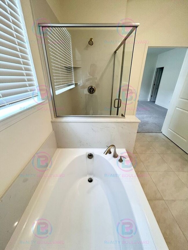 Building Photo - Brand New Home, beautifully designed singl...