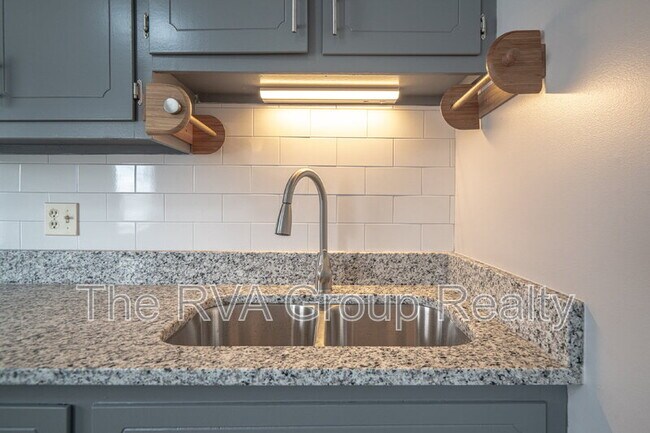 Building Photo - 3805 Woodlawn St