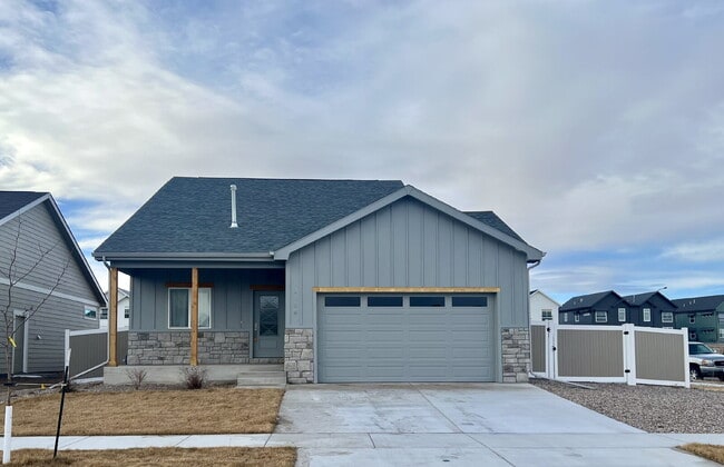 Building Photo - 3 Bedroom New Build Available Now!