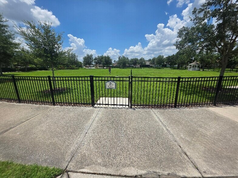 Building Photo - 2528 Ladoga Dr