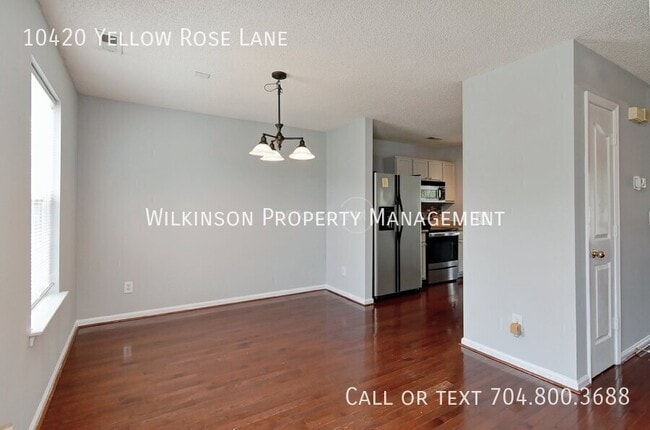 Building Photo - 10420 Yellow Rose Ln