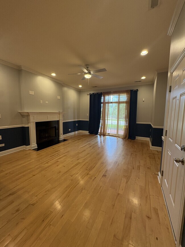 Building Photo - 4218 S King Dr