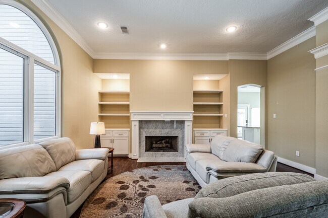 Building Photo - 2506 S Strathford Ln