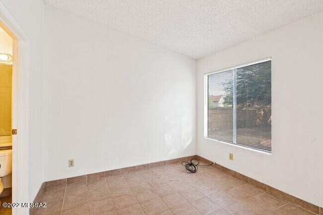 Building Photo - 7221 S Camino Alegre