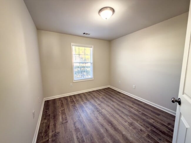 Building Photo - Beautiful Home with Fenced Backyard Near UGA Vet School