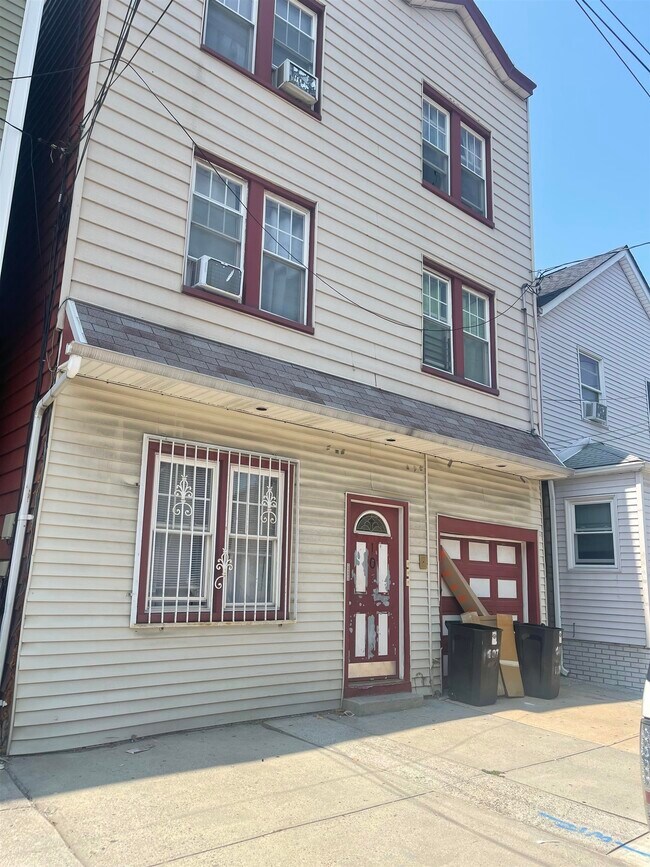 Building Photo - 107 Sherman Ave