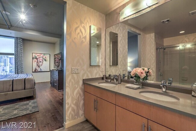 Building Photo - 353 E Bonneville Ave