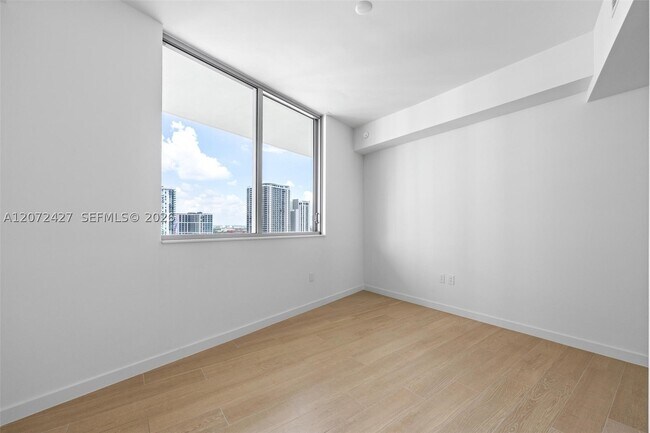 Building Photo - 1400 Biscayne Blvd