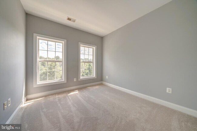 Building Photo - 15970 Greymill Manor Dr