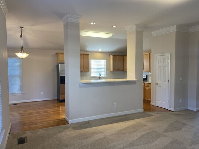 Building Photo - Beautiful Highland Creek Ranch home with 4...