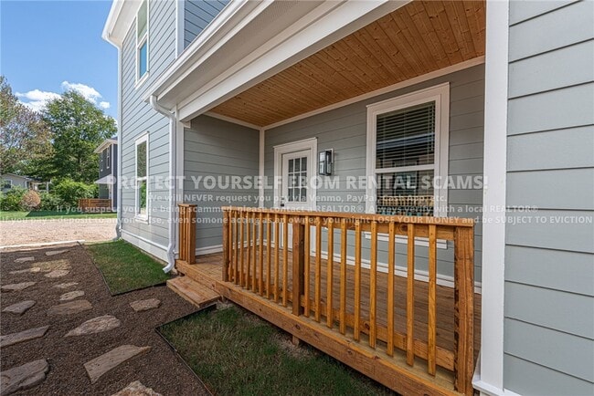 Building Photo - 1030 S Laramie Hts
