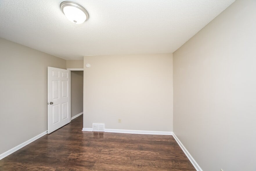 Building Photo - 5180 Plum Tree Dr