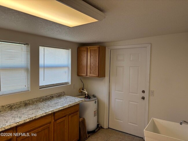 Building Photo - 1824 Brookview Dr S