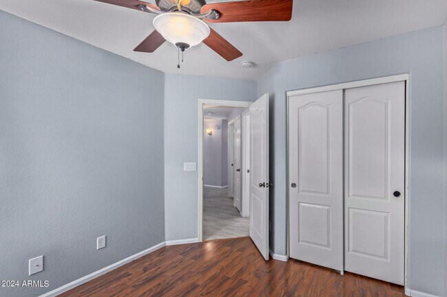 Building Photo - 983 E Palomino Way
