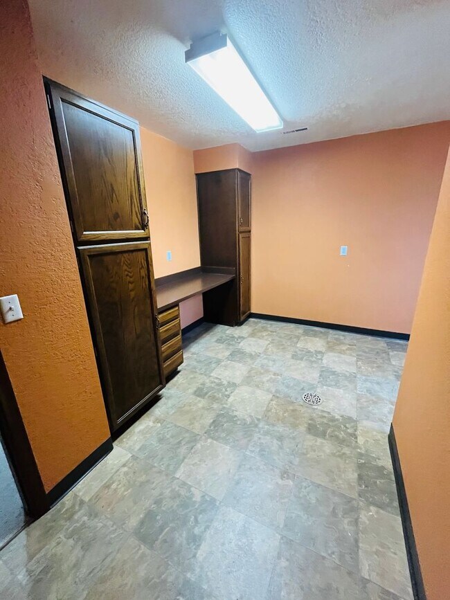 Building Photo - Beautiful 5 bed/3 Bath Home in Heights