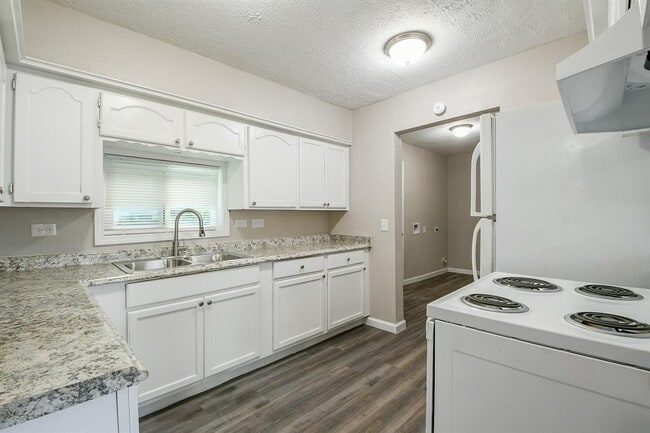 Building Photo - 319 Rustic Dr