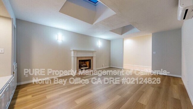 Building Photo - 2450 Grosse Ave