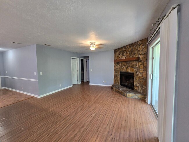 Building Photo - 6752 Willowbrook Dr
