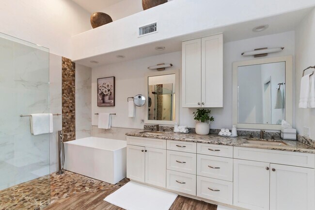 Building Photo - 55935 Pinehurst