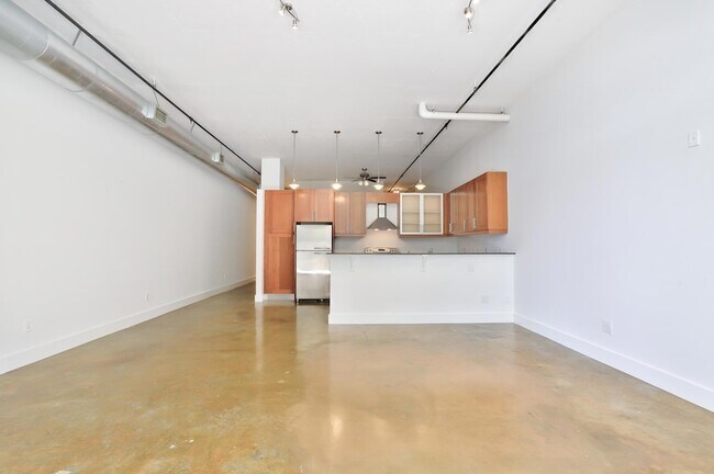 Building Photo - 180 NE 4th Ave