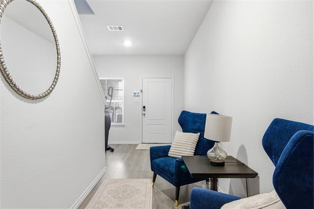 Building Photo - 807 Cormorant St